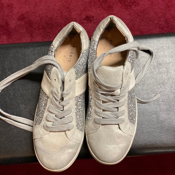 Woman’s sneakers - Picture 1 of 6